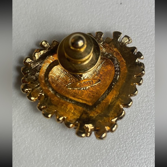 Avon 1997 Red Floral Heart Pin - Picture 3 of 5